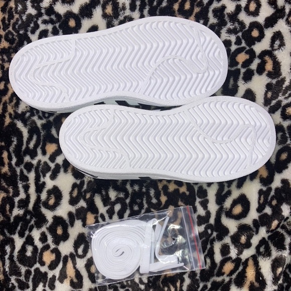 Adidas Superstars - Picture 2 of 4
